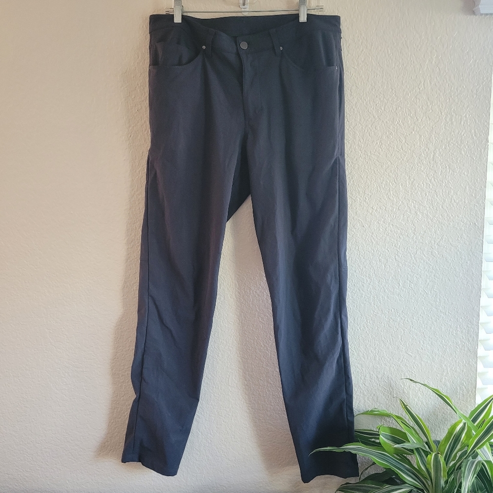Lululemon ABC 34x34 slim pant in obsidian